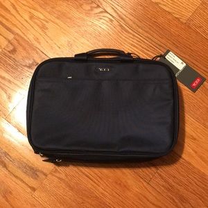 Tumi nylon voyager toiletry travel kit - brand new